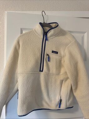 Patagonia cream fleece pullover